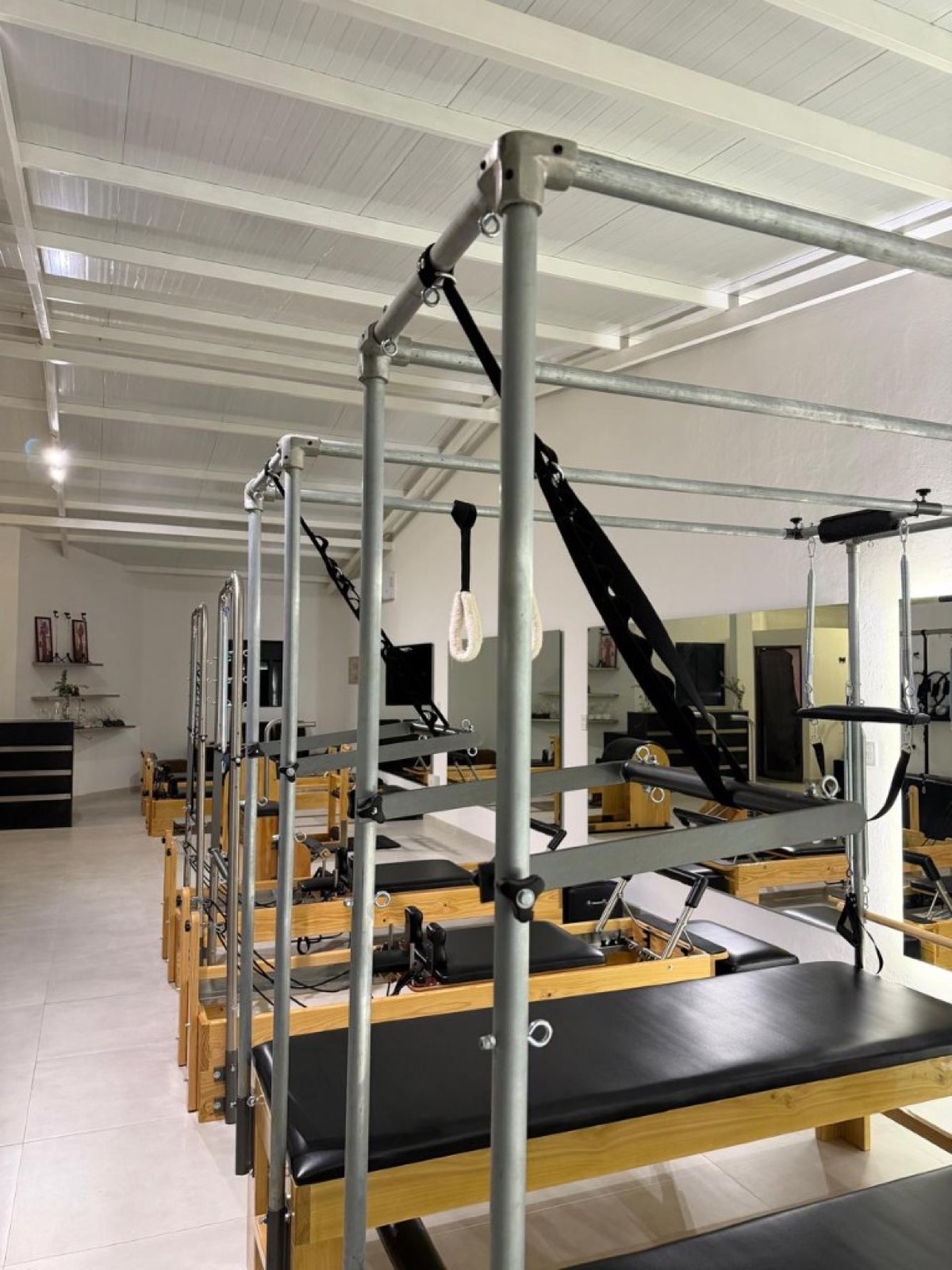 Estudio equipado con reformers de madera y torre BALANCE